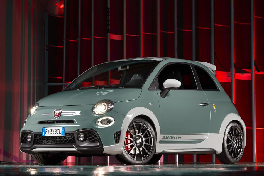  Abarth 695 70° Anniversario (312) 2019 года  (WW) (фото 3 из 70)